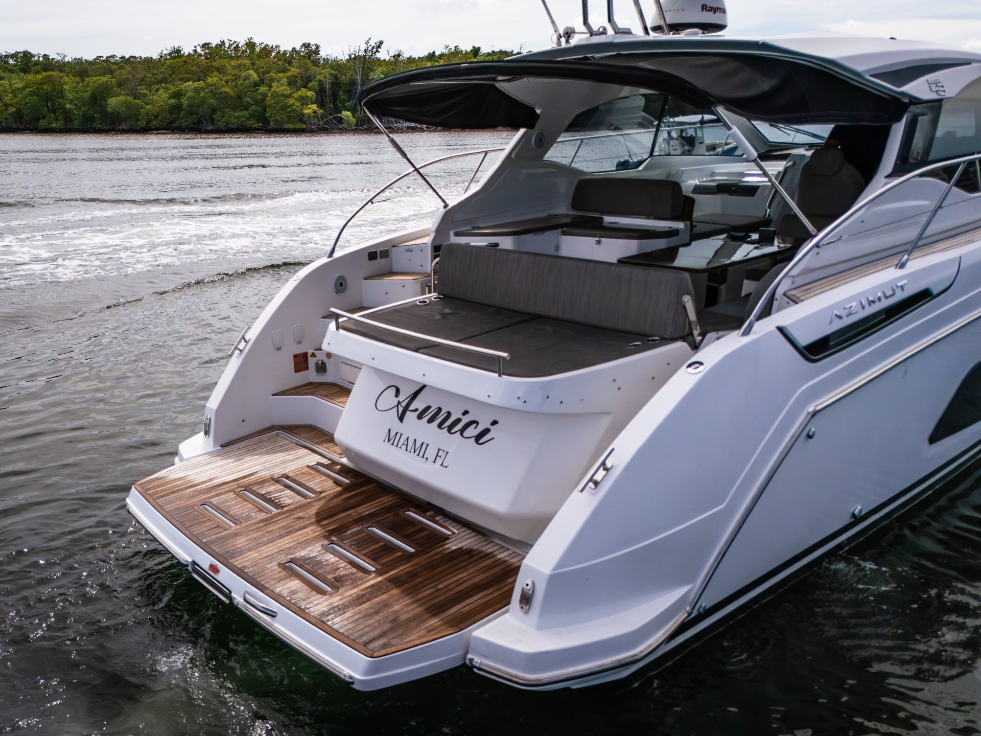 Yacht Photo 10